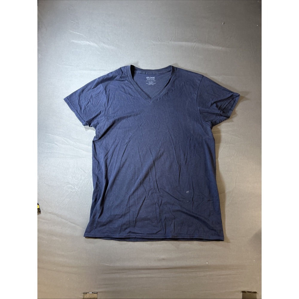 dark navy blue [Gildan] short-sleeve V-neck T-shirt Medium Shirt
